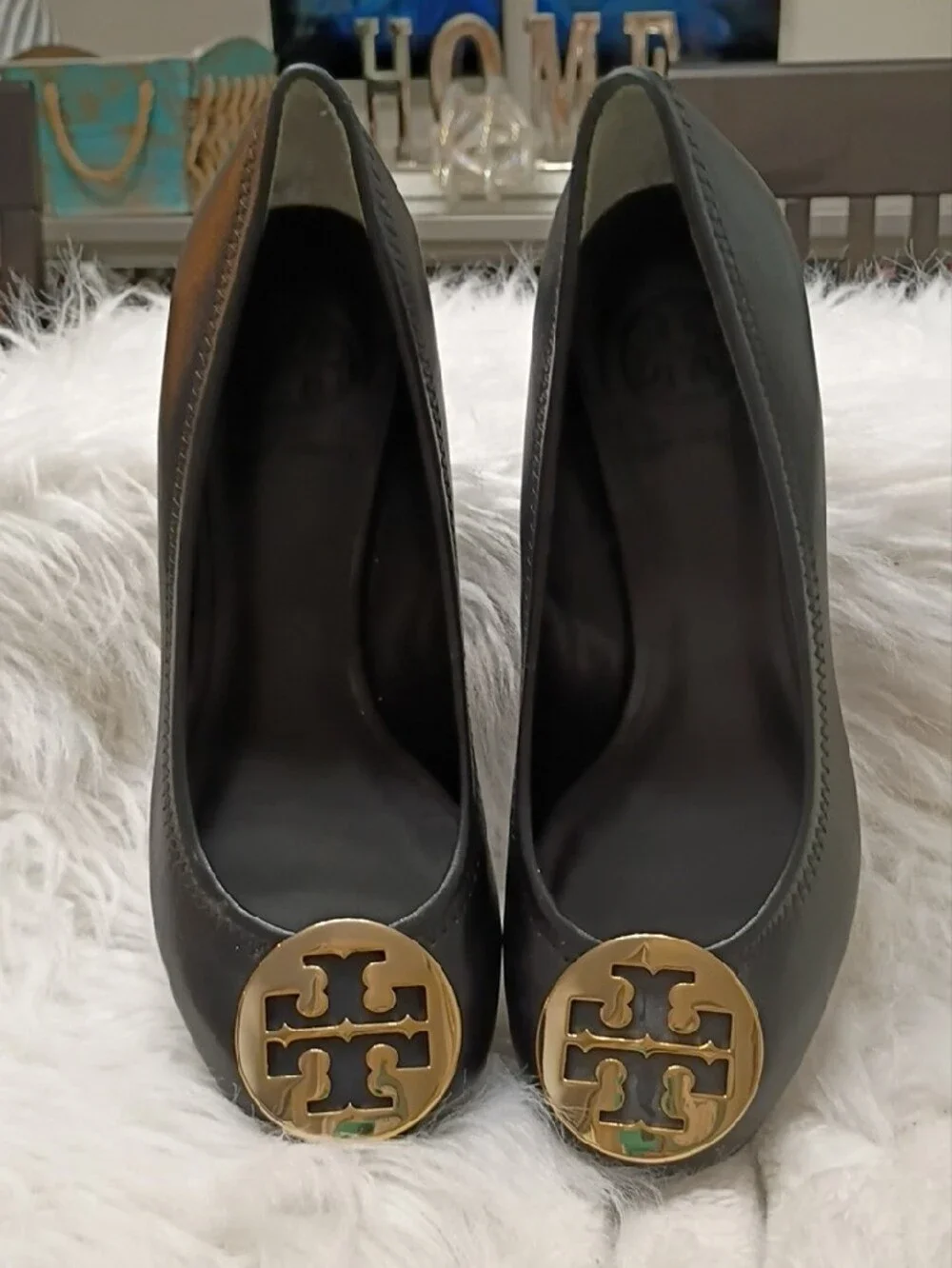 Tory Burch Chelsea Black Leather Wedge Pumps with Gold Logo 6M